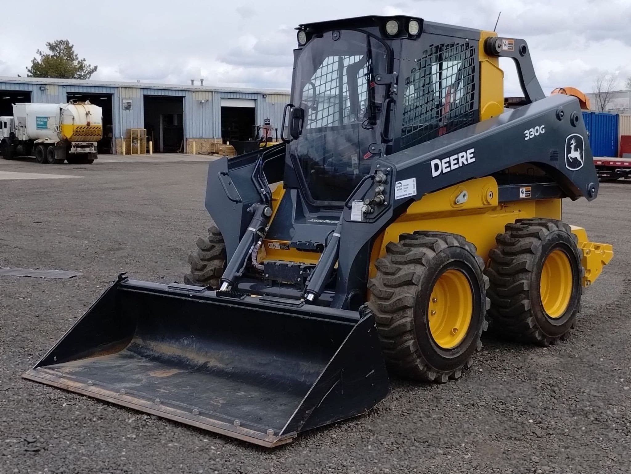 2022 John Deere 330G